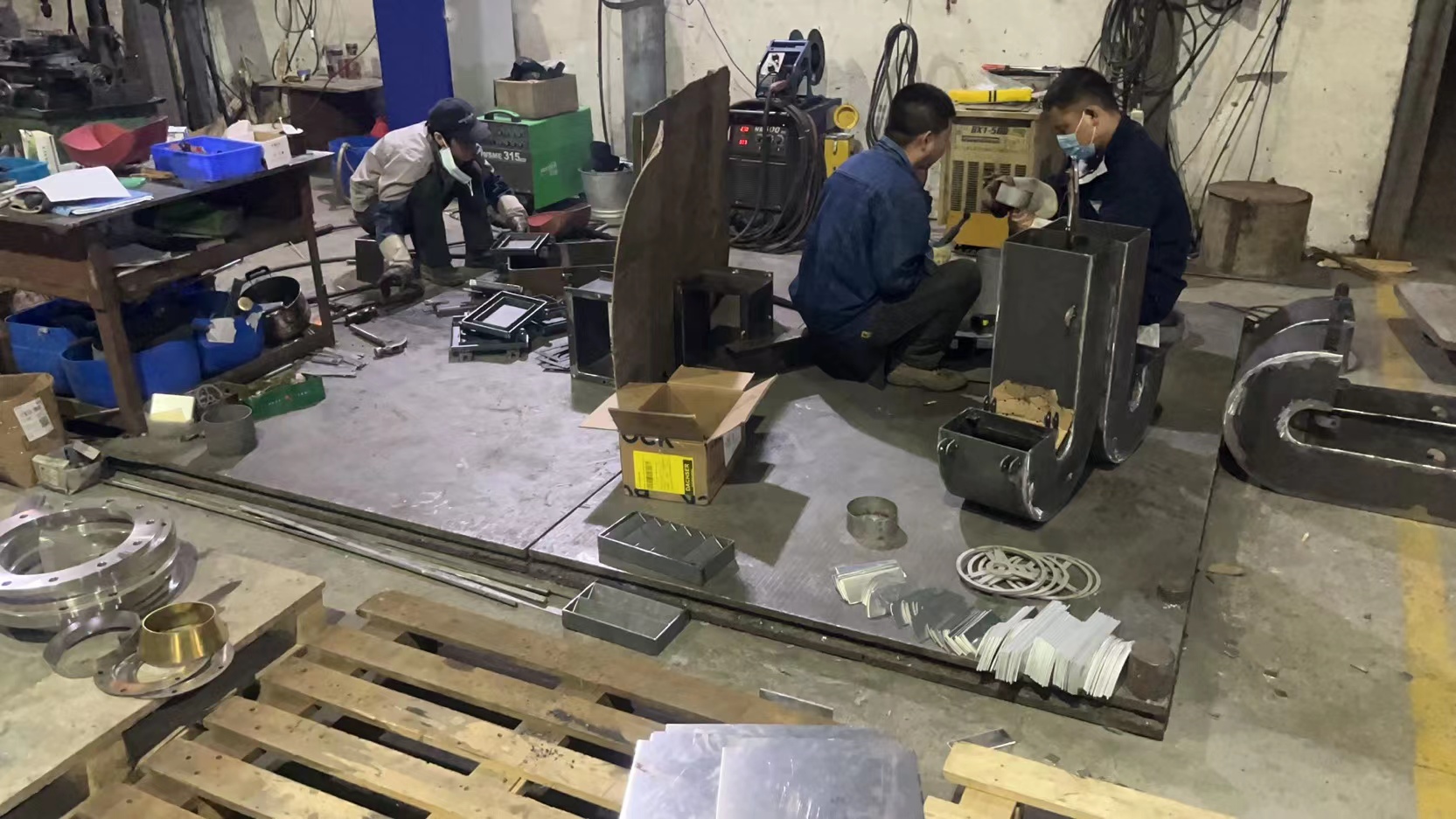 公司華北辦喜接12條船的鋁質(zhì)汽水分離百葉窗大單(圖4) 6eda2fc9e570f0906270bdfe5783094.jpg