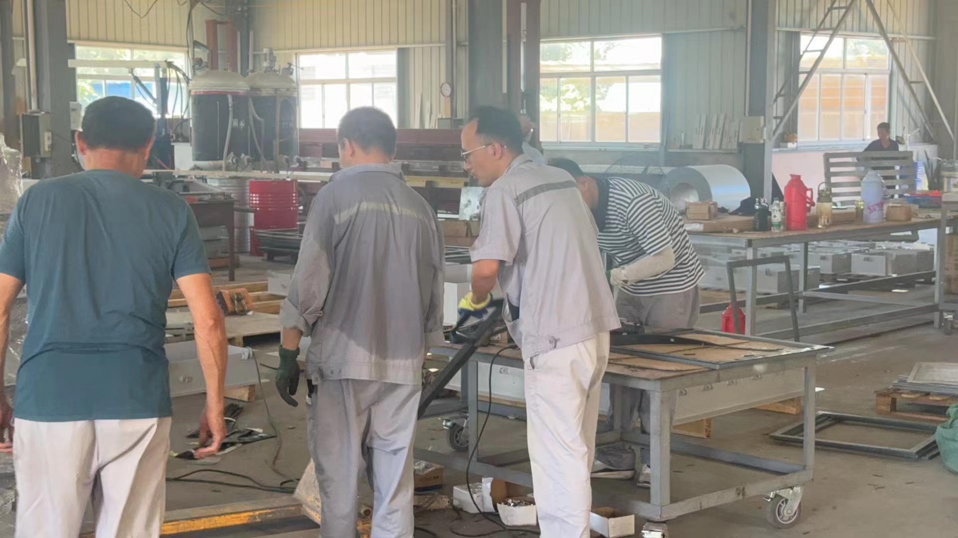 戰(zhàn)高溫，斗酷暑，為了生存，永勝人一直在努力